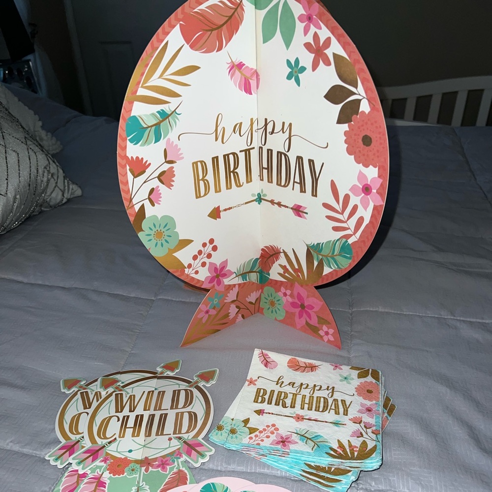 Wild Child party decorations
